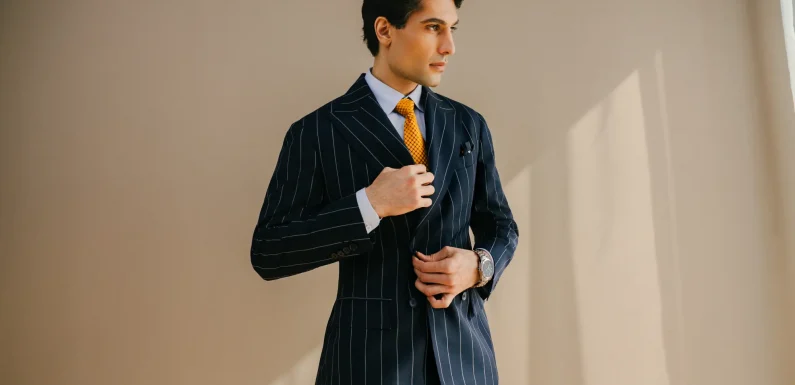 <strong>Tips To Choose The Right Color For Your Bespoke Suit</strong>